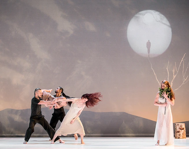 Photo du ballet The Tree, Carolyn Carlson Company © Frédéric Iovino