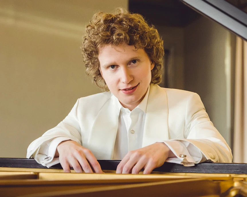Nikolay Khozyainov © Marie Staggat