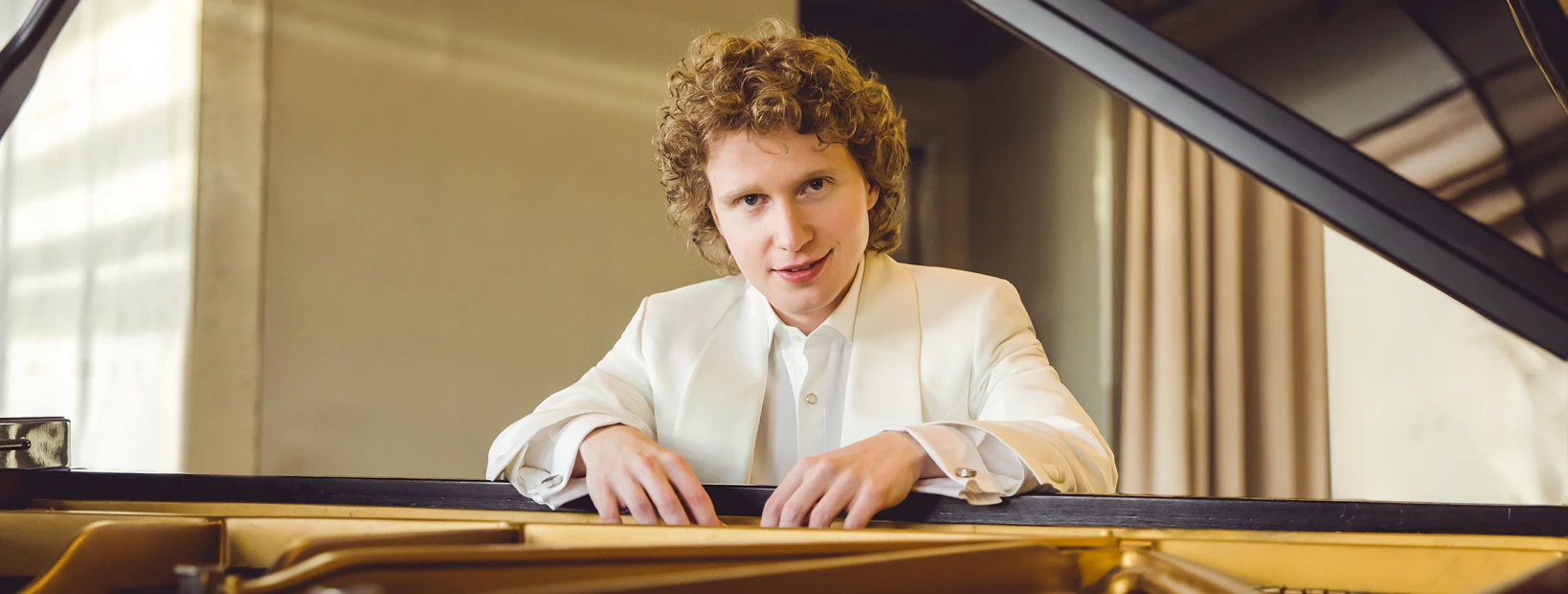 Nikolay Khozyainov © Marie Staggat