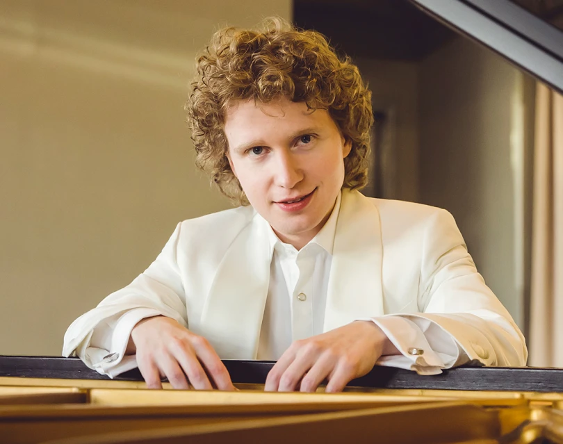 Nikolay Khozyainov © Marie Staggat